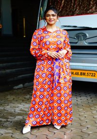 mrunal thakur 2